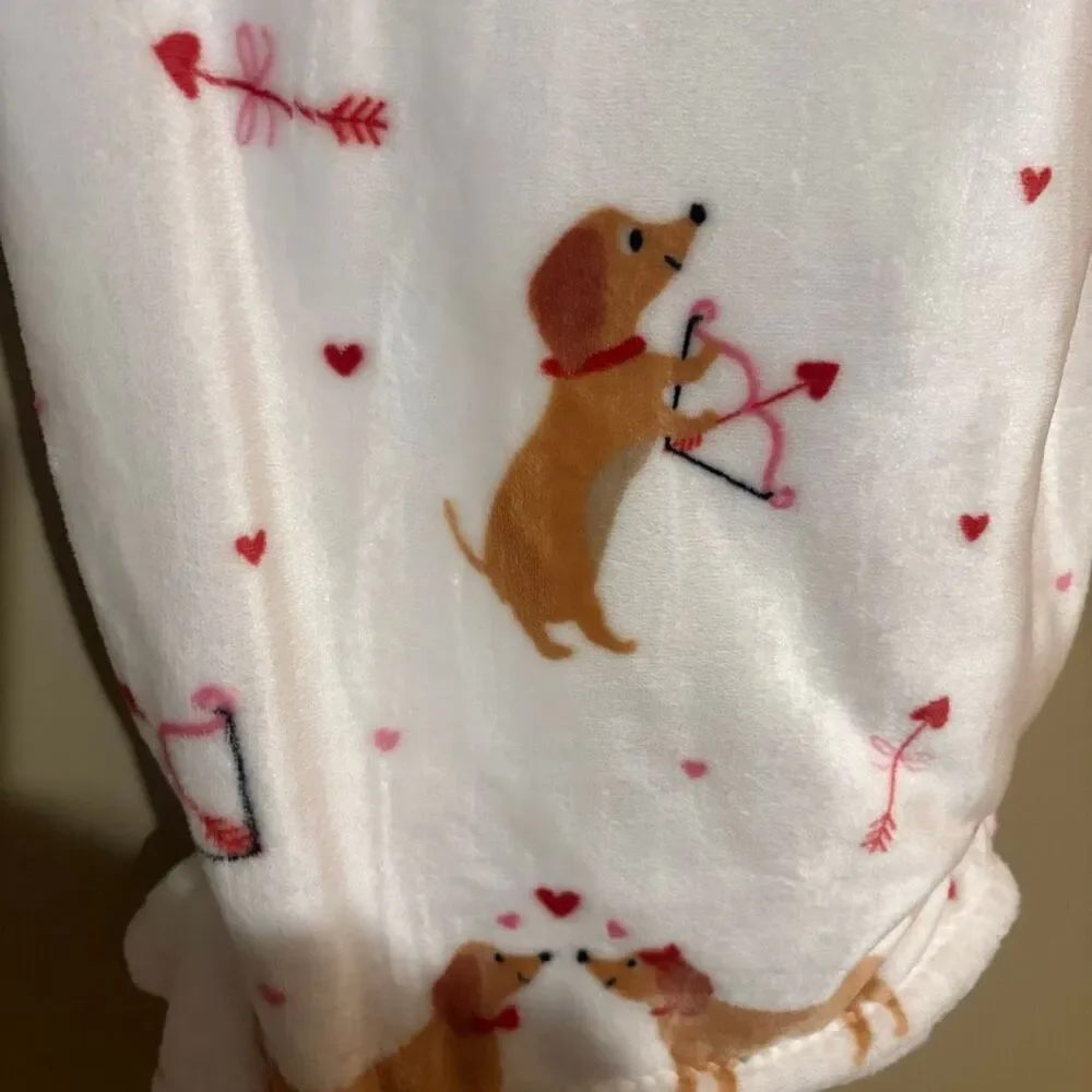 Dachshund Weiner Dog Valentines Day White Blanket Cupids Arrow Hearts NWT 60x70